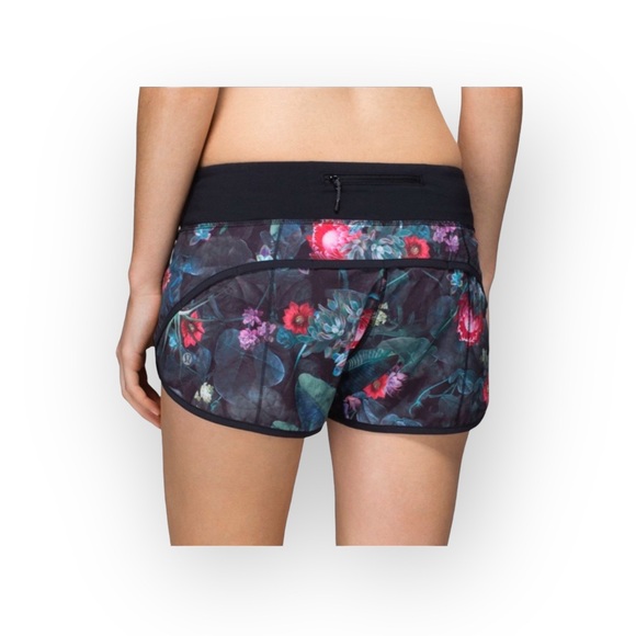 Rare: Lululemon ❀ 4Way Stretch Coolmax Run Yoga Speed Shorts ❀ Curious Jungle ❀ - Picture 3 of 16